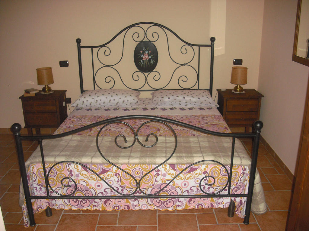 Agriturismo Biologico Villa Rosa Monte Guiduccio Rum bild